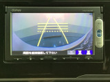 バックでの車庫入れも安心です! リアカメラが付いているバックモニター付のナビを装備しております。操作線もついており距離感も画面から確認できます。