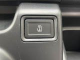 【パワースライドドア】スマートキーや運転席のスイッチでスライドドアの開閉が可能♪電動だから力を入れてドアを開ける必要が無く、小さいお子様でも、重い荷物を持っている時もラクに開け閉めできます♪