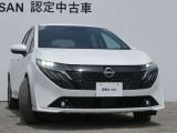 アダプティブLEDヘッドライト。フロントカメラで前方の状況を検知し対向車や先行車に眩しい思いをさせることなく必要なところだけを遠くまで照射します。