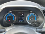 視認性の高いメーターで運転情報を的確に把握できます
