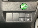 ハンドルの右側にはVSA(ABS+TCS+横滑り抑制)の解除スイッチなどがついています。燃費に役立つECONボタンもここです。