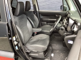 ヘタリもなく綺麗な状態です。シートリフトがついてますので、お好みのシートポジションで運転できます。