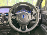 インテリアに合わせたデザインのステアリングは、運転される方のことも考え、運転しやすい形状、大きさです。是非一度、実際に触ってお確かめください。