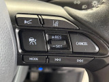 【レーダークルーズコントロール】高速道路での長距離走行が楽に!!自動で速度を保つクルーズコントロールが、衝突軽減システムと連携し、前方の車両を感知して車間を保つように速度調節してくれます!!