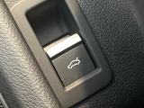 ●電動リアゲート:ワンタッチでリアゲートの開閉ができ、荷物などで両手が塞がっている状態でも簡単に開閉ができる便利機能です。