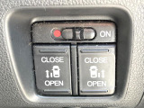 【両側パワースライドドア】スマートキーや運転席のスイッチで後席両側スライドドアの開閉が可能♪電動だから力を入れてドアを開ける必要が無く、小さなお子様でも簡単に開け閉めでき快適です♪