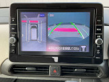 空から見下ろしているような視点で周囲を確認できるアラウンドビューモニター。駐車時にとても便利です。