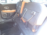 ◆チップアップ&ダイブダウン機構付【ULTR SEAT】は後席座面を左右分割で跳ね上げることができます。トランクで積載できない背の高い荷物をラクラク収納できます。ホンダ車ならではの人気装備です。