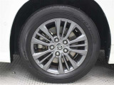 16インチアルミホイール(ミディアムグレーメタリック塗装)を装着しています。タイヤサイズ205/60R16