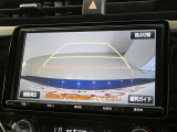 【バックカメラ】バックカメラ装着車です。バックする時に、後方の様子をナビ画面に表示します!慣れない駐車場での駐車や、せまい場所での車庫入れの時も、安全確認OK!思いがけずコツン!なんて事も防げますヨ