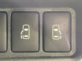 【両側パワースライドドア】スマートキーや運転席のスイッチで後席両側スライドドアの開閉が可能♪電動だから力を入れてドアを開ける必要が無く、小さなお子様でも簡単に開け閉めでき快適です♪