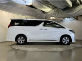 運転席側も電動スライドドアになってます。ショッピングなどでのお買い物時手がふさがっていてもドアに軽く触れるかリモコンで開閉できるので便利です!