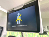 【後席モニター】家族や友人とお出かけする機会が多い方に大人気の後席モニターを装備!見やすい位置に画面がありテレビやDVDの視聴も快適!友達もお子様も、後席にしか乗らなくなるかも??