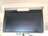 【フリップダウンモニター】大画面モニターで後席でもエンタメをお楽しみいただけます。小さなお子様にも大人気の装備です♪