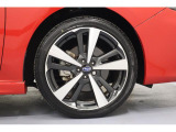 225/40R18を搭載!40タイヤですので、路面状況がドライバーにダイレクトに伝わります。路面状況が分かれば運転の仕方も変わります。