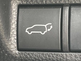 【パワーバックドア】スマートキーや運転席のボタンを押すだけでリアゲートが自動で開閉します!荷物を持っている時や、高い位置にあるバックドアを閉める際に便利な機能です♪