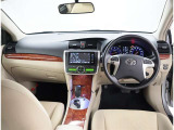 オシャレなインテリアで運転する気分も盛り上がりますよね^^