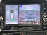 【アラウンドビューモニター】まるでクルマを真上から見下ろしたかのような視点で駐車をサポートします!クルマの斜め後ろや真横など、前後左右の4つのカメラの映像が合成されて、モニターに映し出されます。