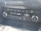 【オートエアコン】車内温度を感知して自動で温度調整をしてくれるのでいつでも快適な車内空間を創り上げます。