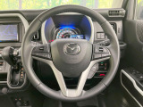 インテリアに合わせたデザインのステアリングは、運転される方のことも考え、運転しやすい形状、大きさです。是非一度、実際に触ってお確かめください。