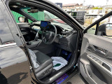 【運転席】座り心地が良いシートなので長時間の運転でも快適にお過ごしいただけます。新品のフロアマットのご注文も可能です。掲載箇所以外にご希望の写真がございましたらお気軽にお問い合わせ下さい。