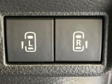 【両側パワースライドドア】スマートキーや運転席のスイッチで後席両側スライドドアの開閉が可能♪電動だから力を入れてドアを開ける必要が無く、小さなお子様でも簡単に開け閉めでき快適です♪