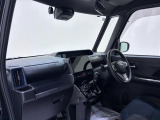ダイハツのお店では、ダイハツ車を知り尽くしたプロフェッショナルが、専用の診断機器を使って各システムを点検しております。