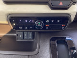 運転席・助手席にはシートヒーター付き。寒い冬には嬉しい機能です!