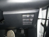 各種機能のボタンがあります。もちろん運転席からの操作も可能。スマートに使いこなしてください。