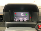 ホンダセンシング装着車となっております。衝突軽減ブレーキ、誤発進抑制機能、歩行者事故低減ステアリング、路外逸脱抑制機能、アダプティブクルーズコントロール、車線維持支援システム他、安全運転を幅広く支援。