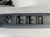 【電動格納ミラー】サイドミラーは電動格納式となっており、狭い駐車場でもキズがつくリスクを抑えられます。