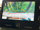 【バックカメラ】駐車時に後方がリアルタイム映像で確認できます。大型商業施設や立体駐車場での駐車時や、夜間のバック時に大活躍!運転スキルに関わらず、今や必須となった装備のひとつです!