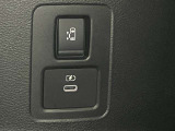 3列目シートからでも左側スライドドアの開閉ができるスイッチ!うれしいUSBソケツトも付いています★