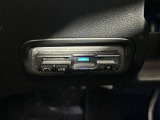 【ETC】有料道路を利用する際に料金所で停止することなく通過できる、ETC車載器(ノンストップ自動料金収受システム機器)が装備されています。セットアップを行うことで利用可能になります。