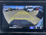 【バックモニター】後ろのカメラの映像をモニターに映し出すことができます!後方の見えない死角や、障害物との距離感をしっかり確認することができます!駐車が苦手な方におすすめです。