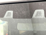 【スズキ セーフティサポート】走行中に前方の車両等を認識し、衝突しそうな時は警報とブレーキで衝突回避と被害軽減をアシスト。より安全にドライブをお楽しみいただけます。