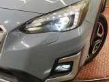 【LEDヘッドライト】悪天候や夜間走行時も良好な視界を確保し安心して運転できる高輝度LEDヘッドライトを装備!点灯速度が早く、消費電力も抑えられています。