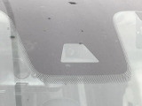【三菱e-Assist】走行中に前方の車両等を認識し、衝突しそうな時は警報とブレーキで衝突回避と被害軽減をアシスト。より安全にドライブをお楽しみいただけます。