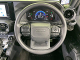 インテリアに合わせたデザインのステアリングは、運転される方のことも考え、運転しやすい形状、大きさです。是非一度、実際に触ってお確かめください。