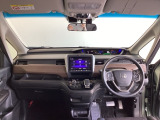 フロントガラスが大きく、ワイドな視界で運転もしやすくなるように設定されています。