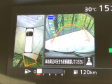 【アラウンドビューモニター】専用のカメラにより、上から見下ろしたような視点で360度クルマの周囲を確認することができます☆死角部分も確認しやすく、狭い場所での切り返しや駐車もスムーズに行えます。