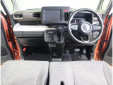想像以上の広さで、毎日の運転がもっと快適に!みんなくつろげる心地よい室内空間です。