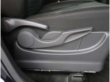 【シートアジャスター】上下調整できるシートアジャスター!運転手にあったドライバーズポジションができますね。
