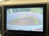 【バックカメラ】駐車時に後方がリアルタイム映像で確認できます。大型商業施設や立体駐車場での駐車時や、夜間のバック時に大活躍!運転スキルに関わらず、今や必須となった装備のひとつです!
