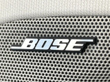 【BOSEサウンドシステム】メーカーオプションの高品位サウンドシステムを搭載。専用のチューニングが施された大小様々なスピーカーから良質なサウンドが奏でられ、臨場感あふれる音響空間を演出します。