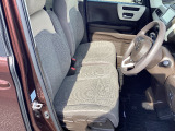 運転席・助手席です。使用感少なく綺麗な状態です。