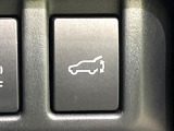 【パワーバックドア】スマートキーや運転席のボタンを押すだけでリアゲートが自動で開閉します!荷物を持っている時や、高い位置にあるバックドアを閉める際に便利な機能です♪