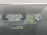 【トヨタセーフティセンス】走行中に前方の車両等を認識し、衝突しそうな時は警報とブレーキで衝突回避と被害軽減をアシスト。より安全にドライブをお楽しみいただけます。