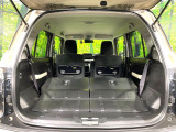 普段のお買い物や通勤、送迎等に十分な荷室スペースを確保しております。セカンドシートを倒すと、大きな荷物の積載も可能です♪