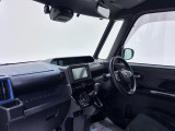 ダイハツのお店では、ダイハツ車を知り尽くしたプロフェッショナルが、専用の診断機器を使って各システムを点検しております。